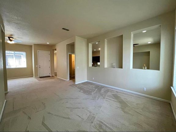 Living room/formal dining room big great space