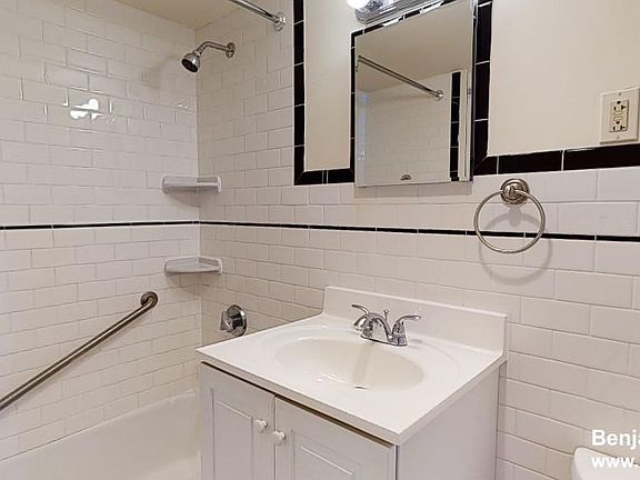 4th image of 101-103 Monmouth St #412B