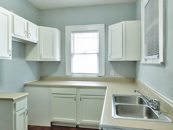 3rd image of 29 W 21st St