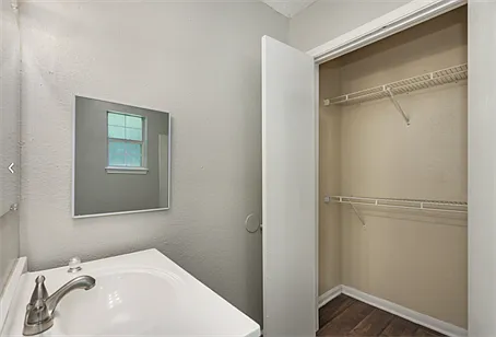 1180 Acorn Dr — Photo 6