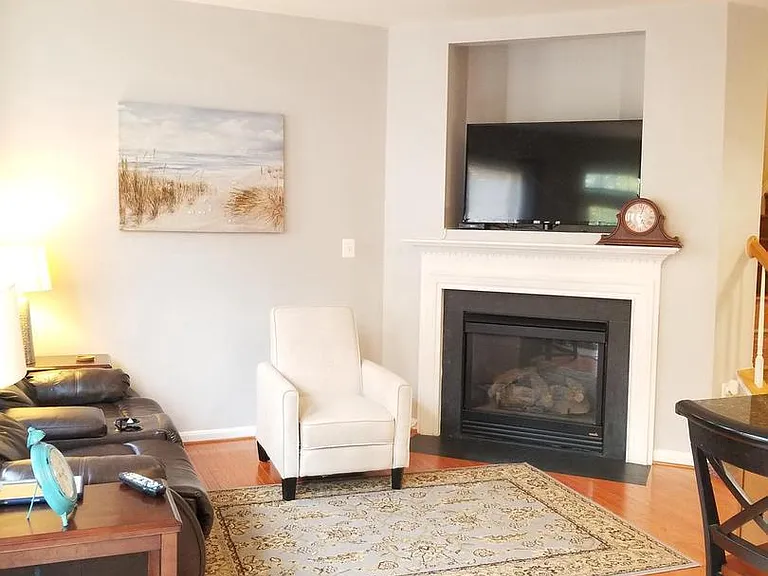 8234 Gunston Commons Way — Photo 32