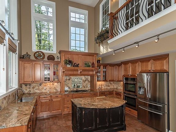 3rd image of 10791 Buckingham Pl