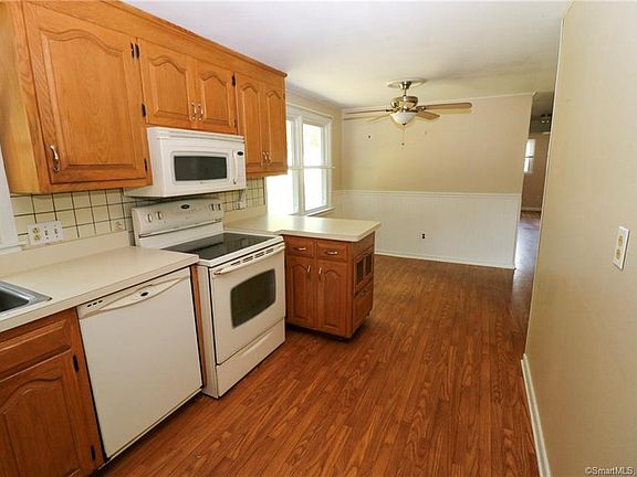 5th image of 21 Kenwood Dr