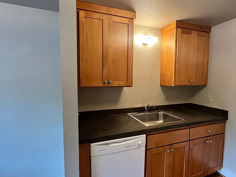 Division Apartments by Star Metro — Photo 21