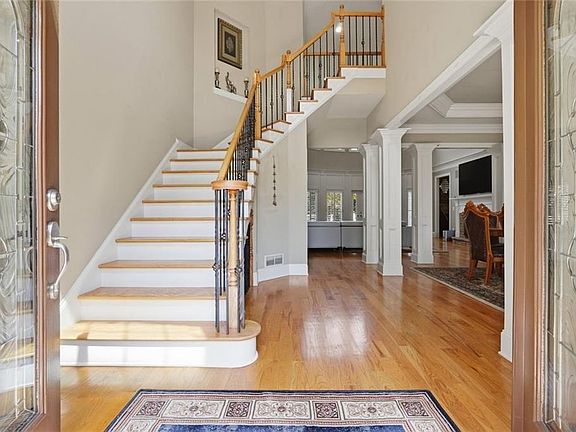 3rd image of 932 Grassmeade Way
