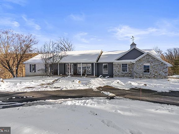 3rd image of 1009 Stargazers Rd