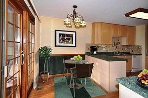 4th image of 996 N Glenview Ct