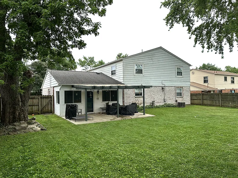 7027 Hubbard Dr — Photo 2
