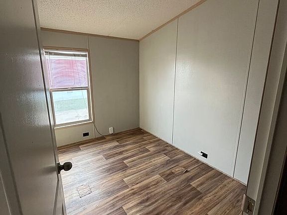 5th image of 802 S Blackjack St
