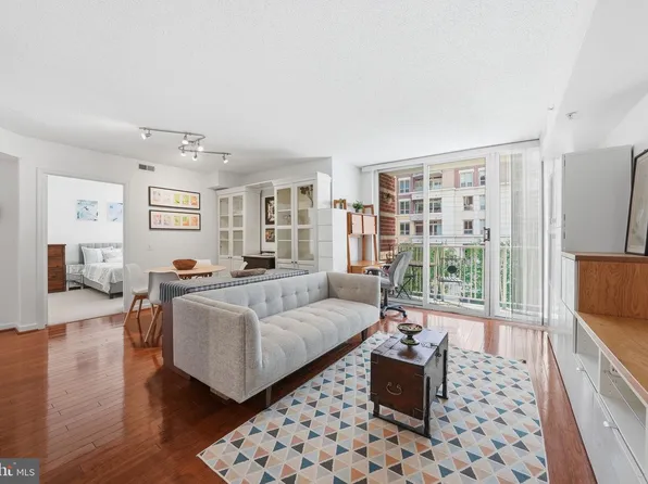 880 N Pollard St APT 425, Arlington, VA 22203