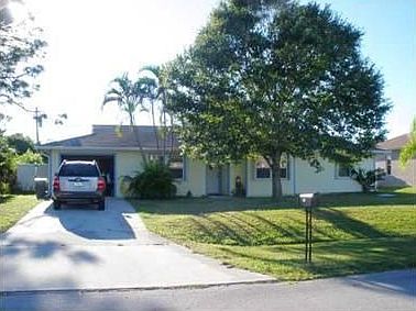 1st image of 626 NE Larkspur Ln