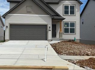 380 Valley Bluff Dr, Wentzville, MO 63385