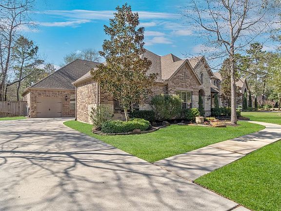 Long Extended Driveway For Extra Parking!
