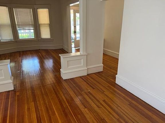 5th image of 18 Moore St APT 1