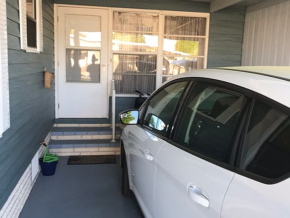 3rd image of 513 Lake Cir