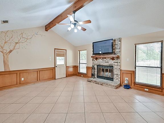 3rd image of 104 Hilltop Dr