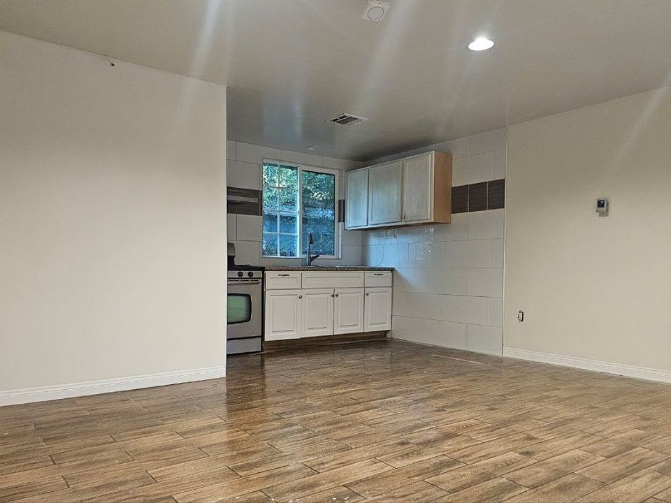 1st image of 1042 Hollister St #2/3