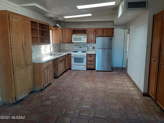 2nd image of 1925 N Old Pueblo Dr