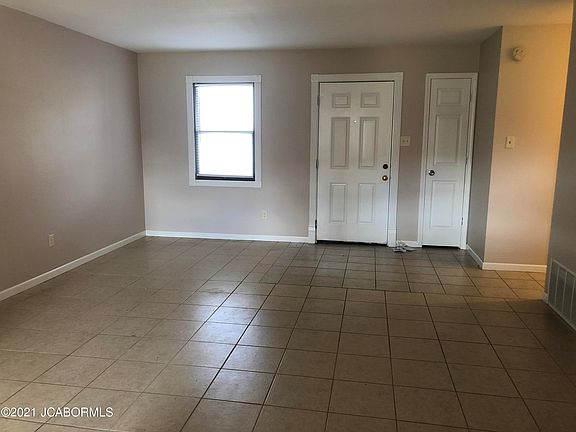 4th image of 2505 Lexington Dr