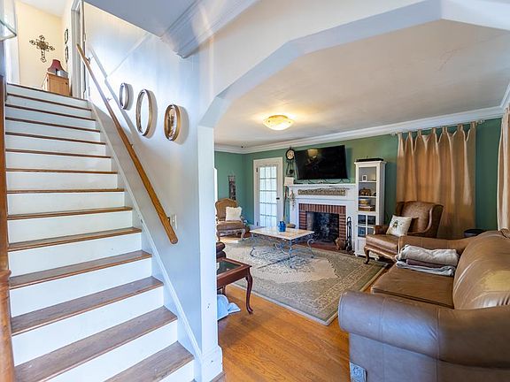4th image of 905 W Stuart Dr