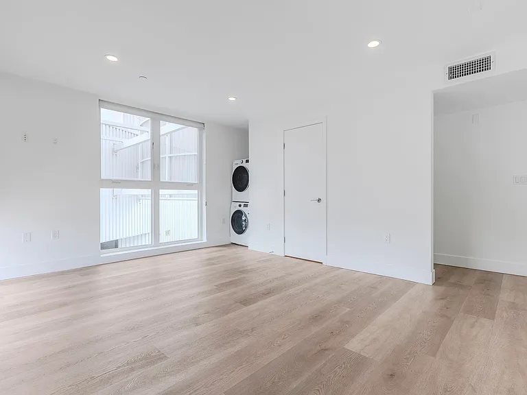 11700 Magnolia Blvd #306 — Photo 3