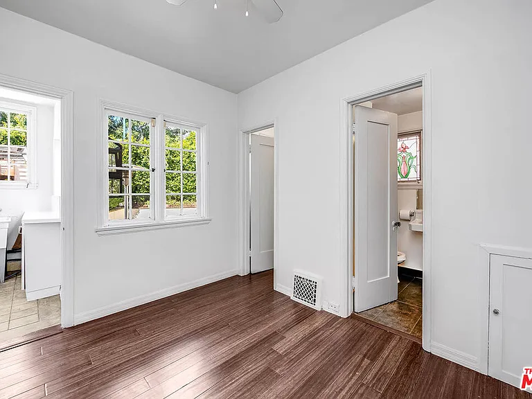 2441 Glendower Ave — Photo 29