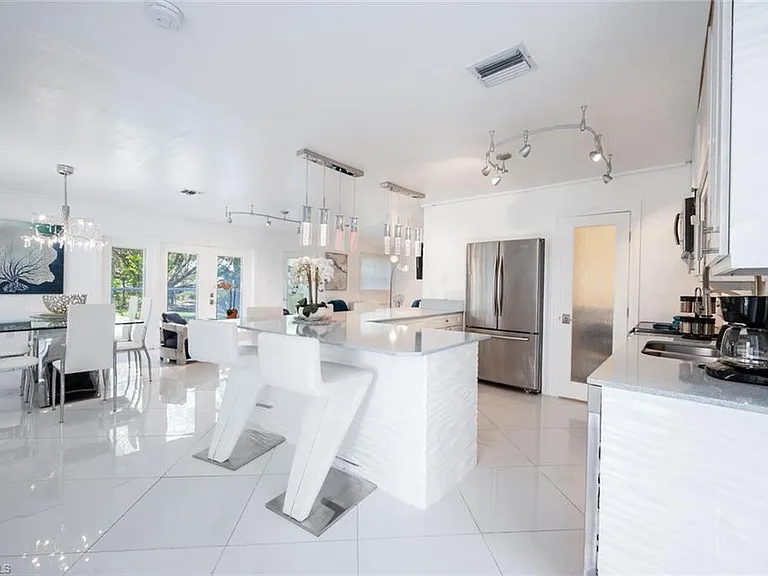 5940 English Oaks Ln — Photo 1
