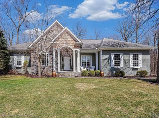 629 Creekside Ct, Oxford, MI 48371