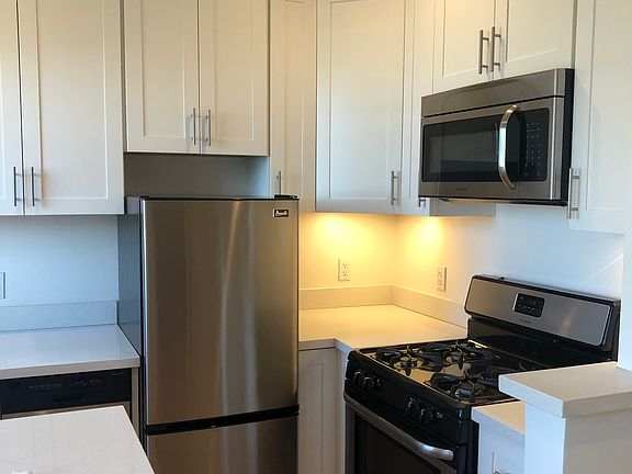 2nd image of 4740 Balboa St APT 103