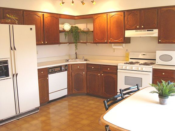 Eat-In Kitchen w/pantry closet.