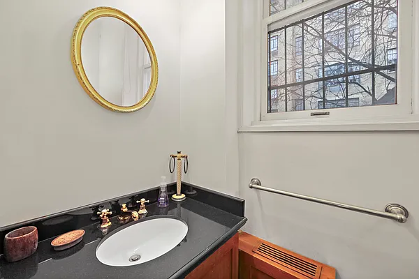 Rented by APT212 INC | media 35