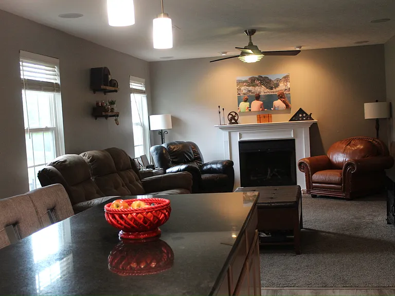 9880 Blue Spruce Dr — Photo 4