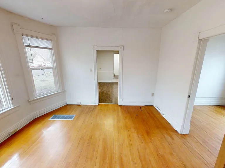 2409 W 9th St — Photo 6