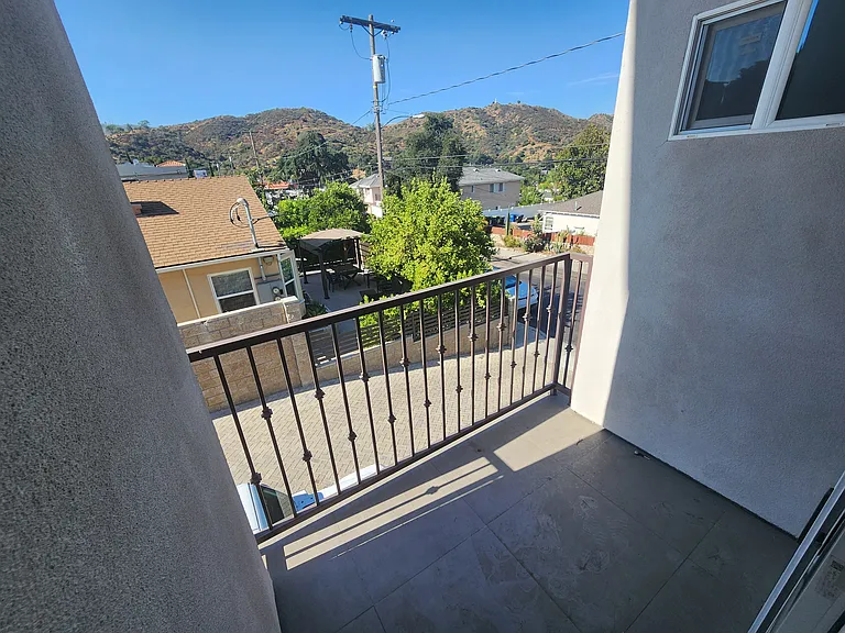 10146 Fernglen Ave #B — Photo 35
