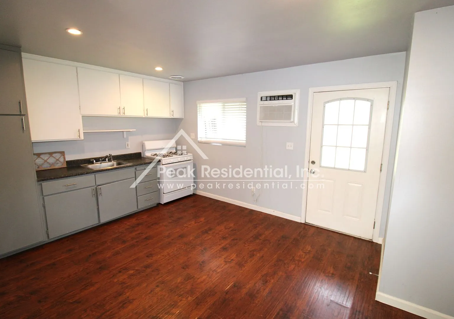 Carmichael 2bd/1ba Duplex near Manzanita & Auburn Blvd — Photo 4