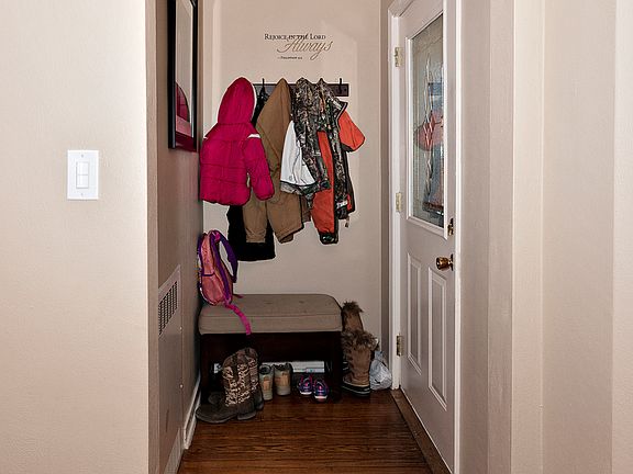 3rd image of 2806 N Lewis Ave