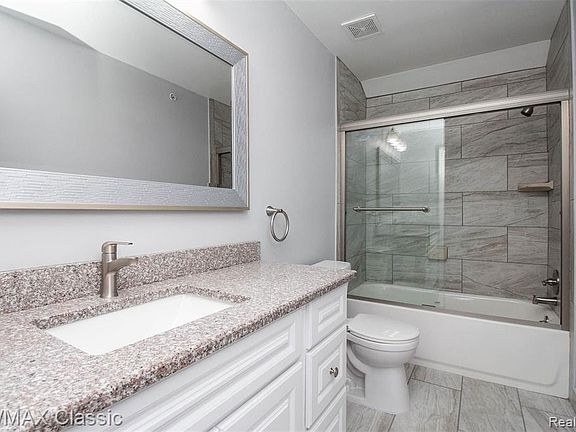 5th image of 29415 Glen Oaks Blvd E