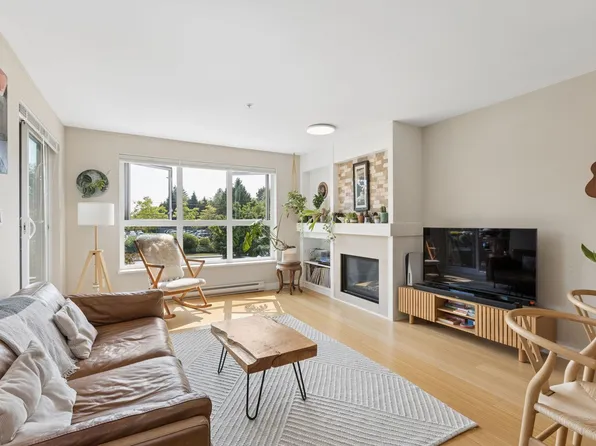 3732 Mount Seymour Pkwy #207, North Vancouver, BC V7G 1C3