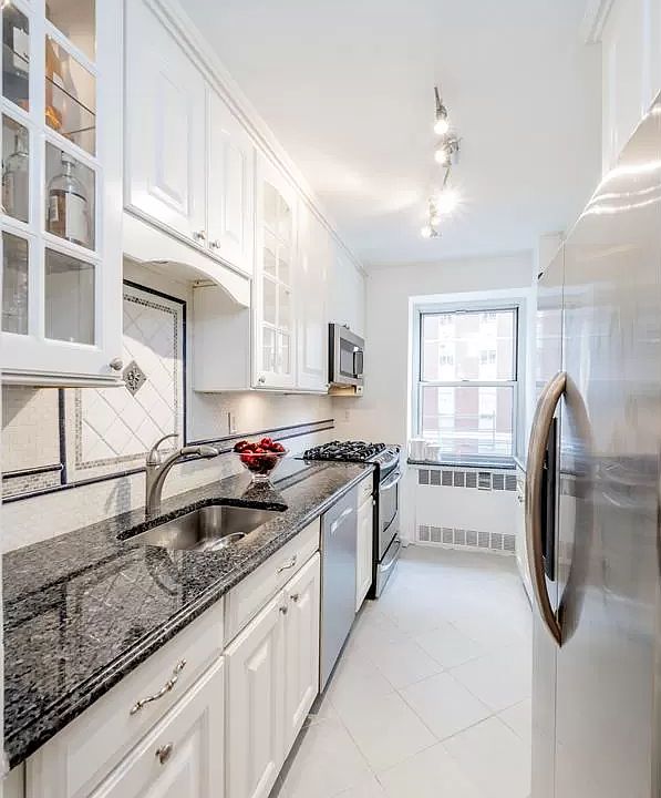 1st image of 150 E 77th St APT 3B