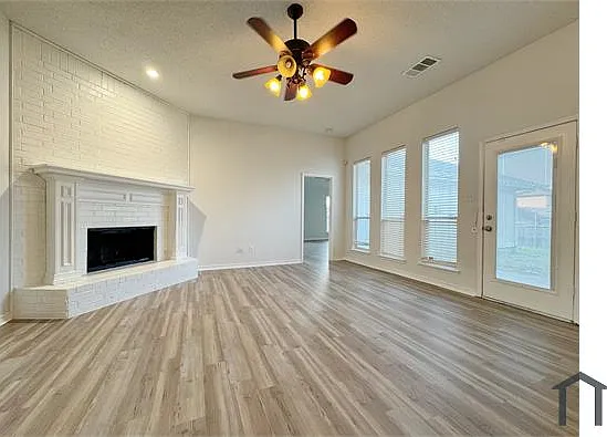 4 bed, 2225 sqft, $3,400 — Photo 2