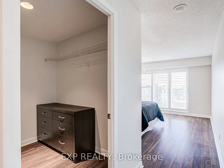 210 Victoria St #Penthouse 09 — Photo 31