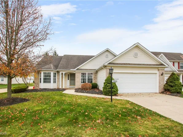 18653 N Winding Oak Dr, Middleburg Heights, OH 44130