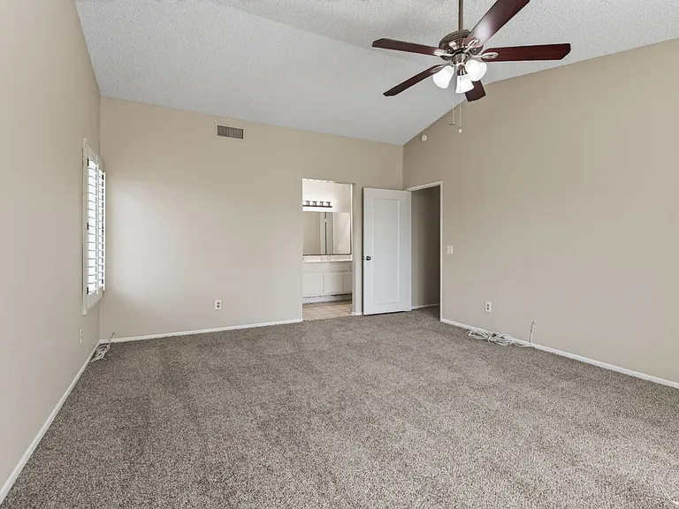 5245 Wainwright Ct — Photo 24