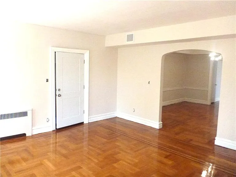 15 Vernon Ave #2 — Photo 4