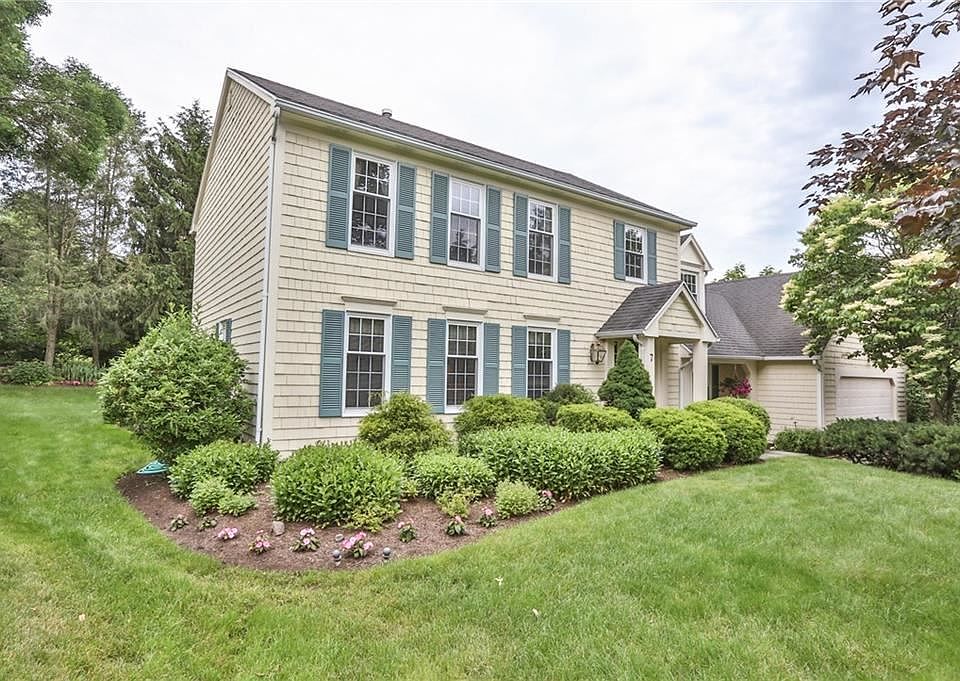 1st image of 7 Oak Meadow Trl