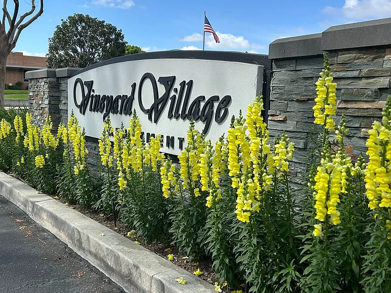 Monument Sign_Vineyard
