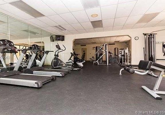 3rd image of 210 174th St APT 817