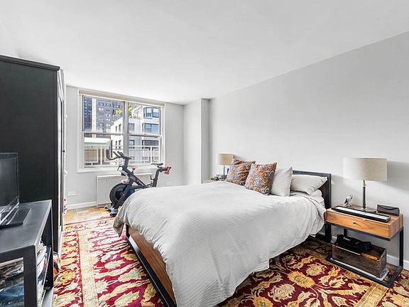 5th image of 207 E 74th St #11G-11