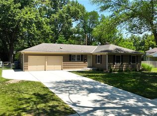 10409 Reeds Dr, Overland Park, KS 66207