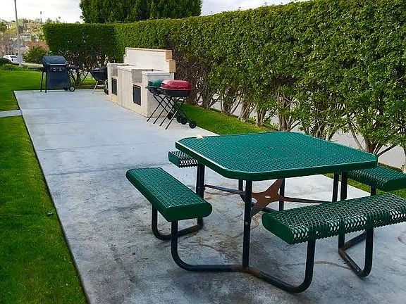 5th image of 665 Ascot Dr Unit 01